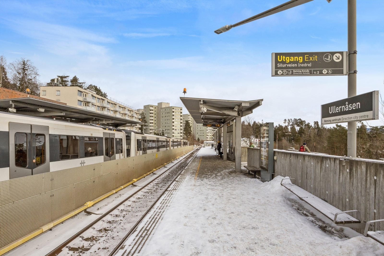 Umiddelbar nærhet til Ullernåsen T-banestasjon. 9 minutter til Majorstuen. Galleribilde