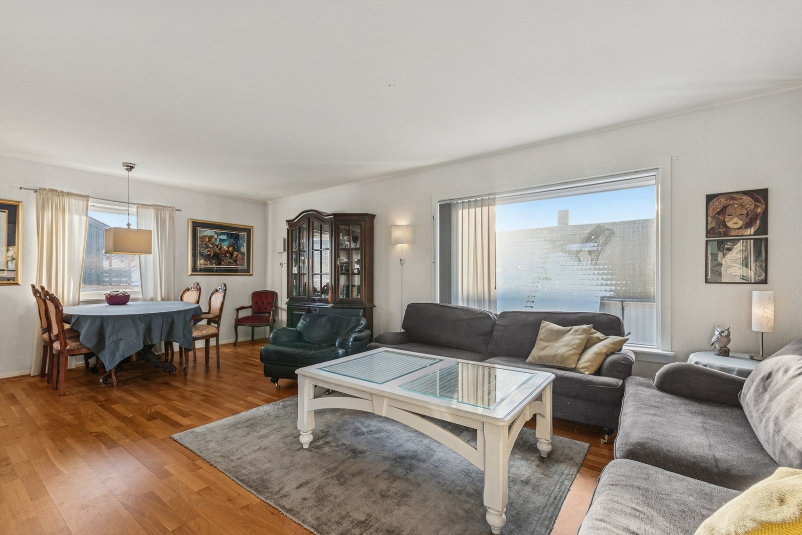 Gode vindusflater sørger for at rommet får godt med naturlig lys. Galleribilde