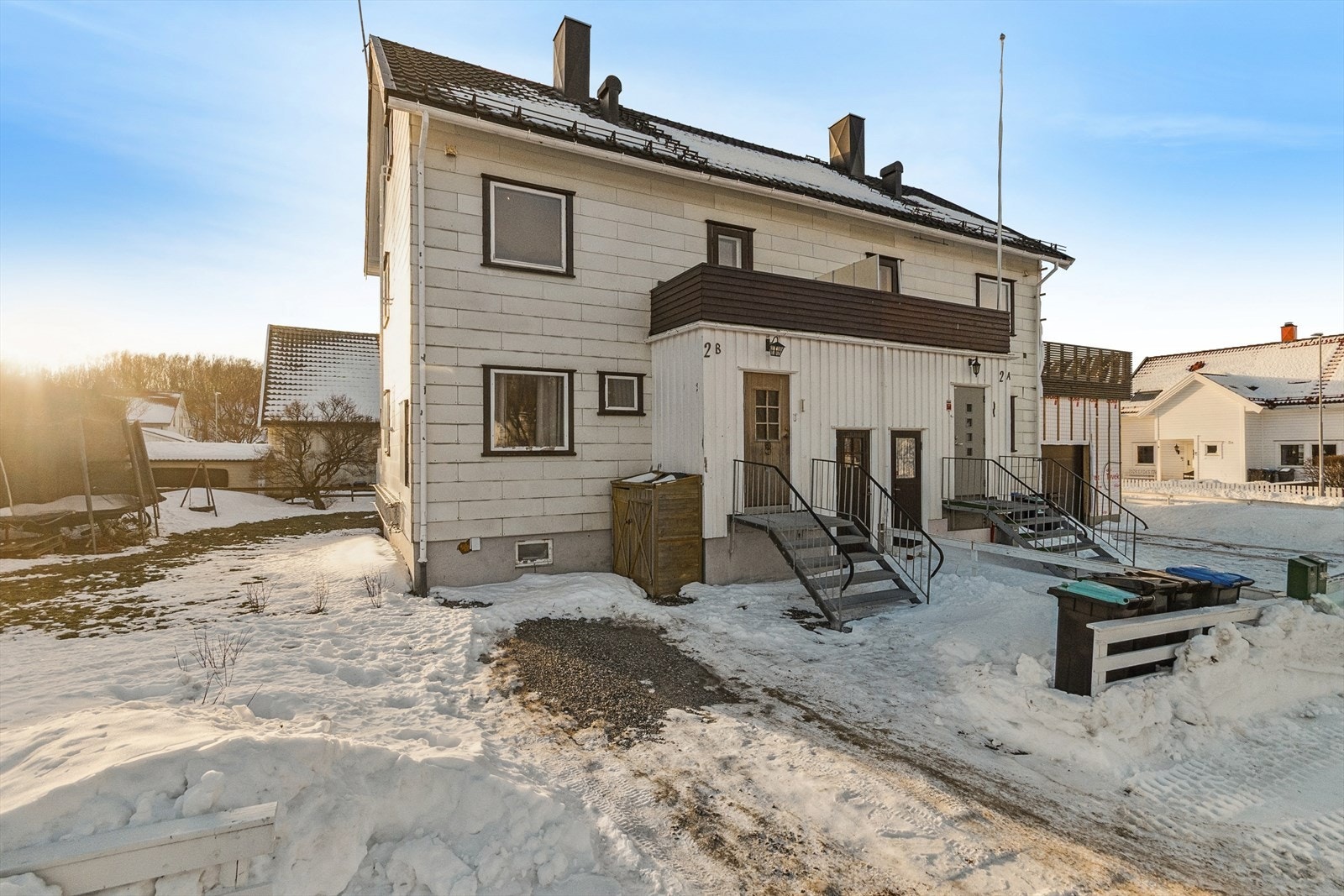 Parkering i innkjørsel. Galleribilde