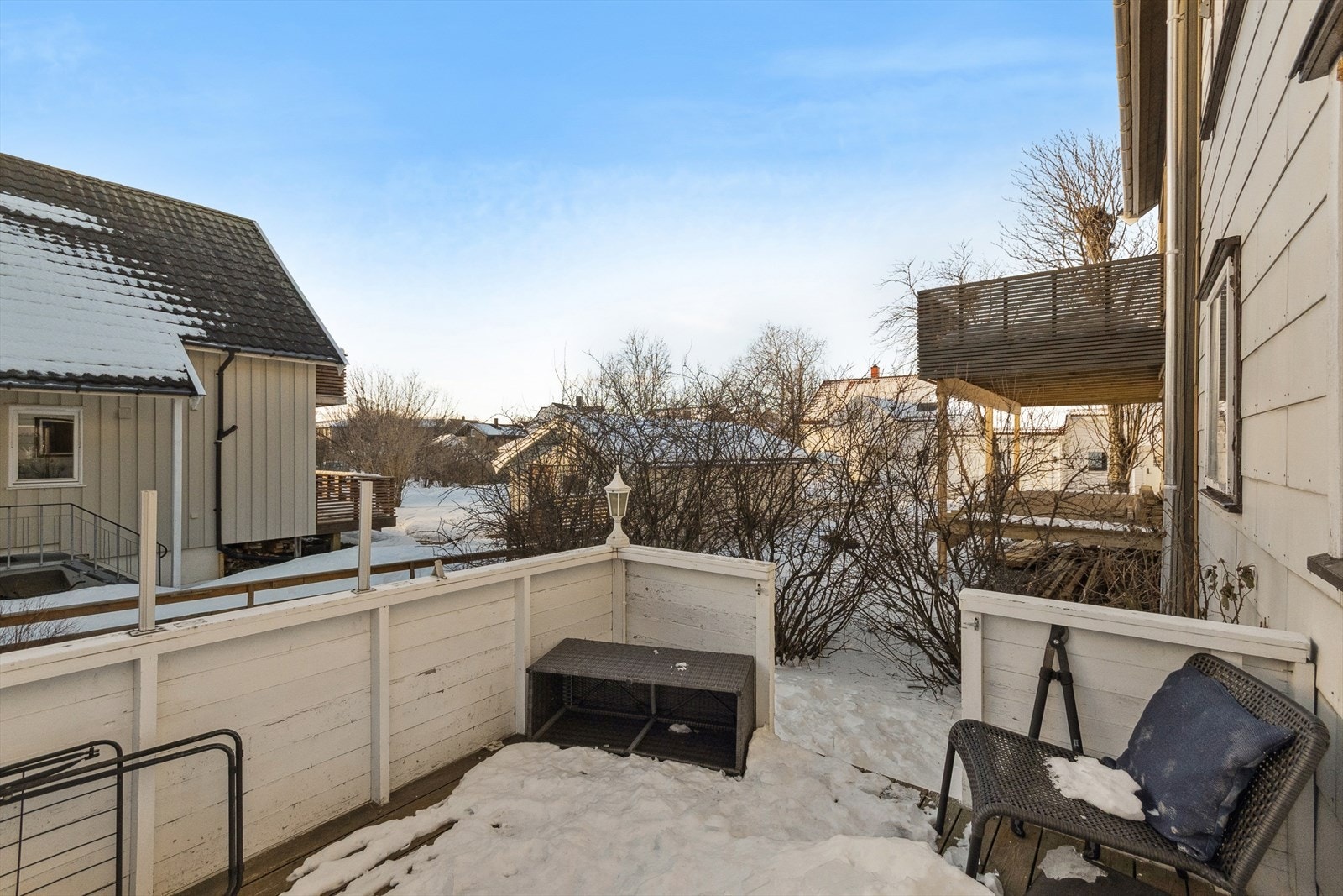 Fra soverommet er det videre utgang til en flott terrasse med plass for utemøblement. Galleribilde