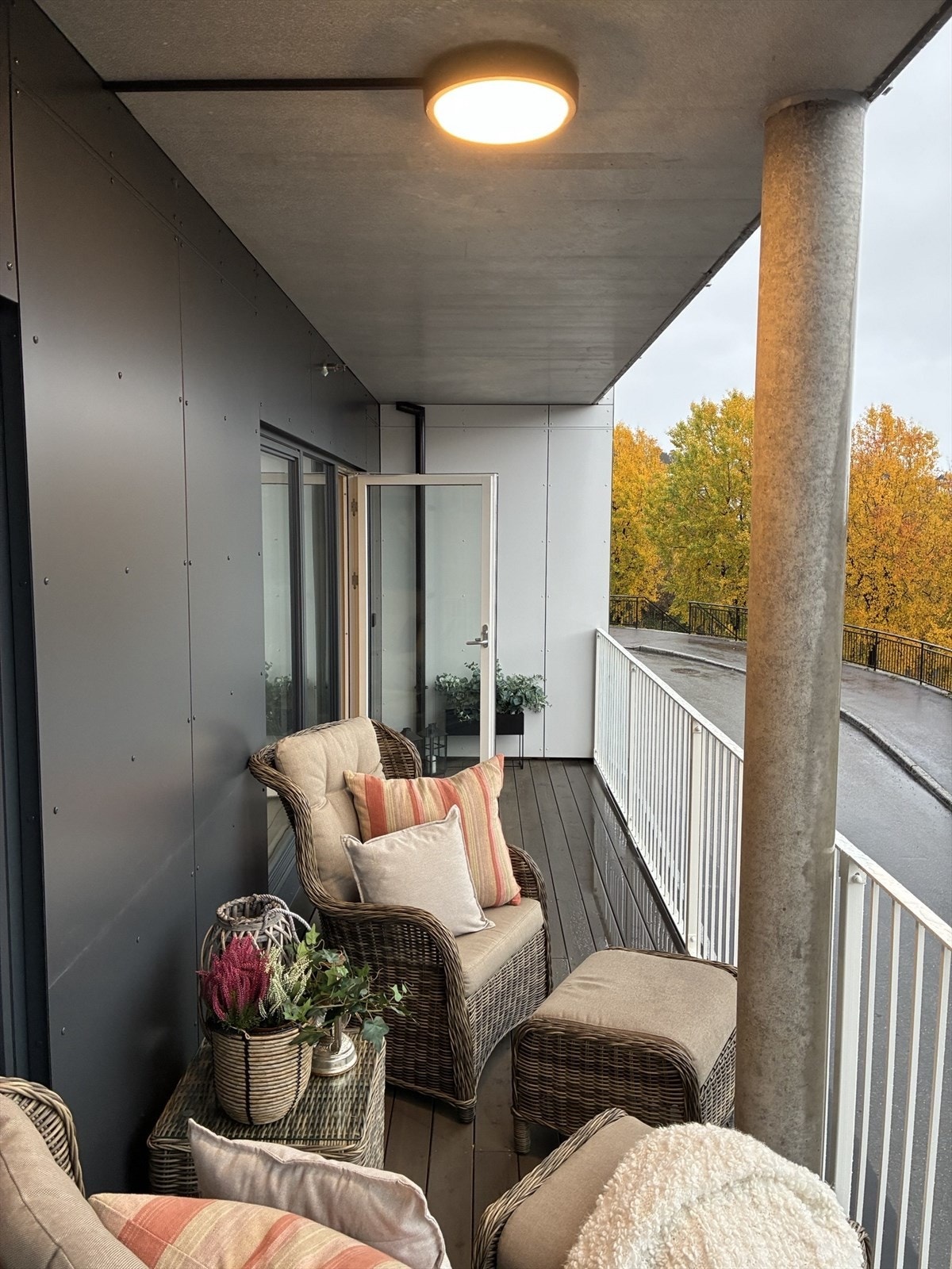 Romslig terrasse Galleribilde