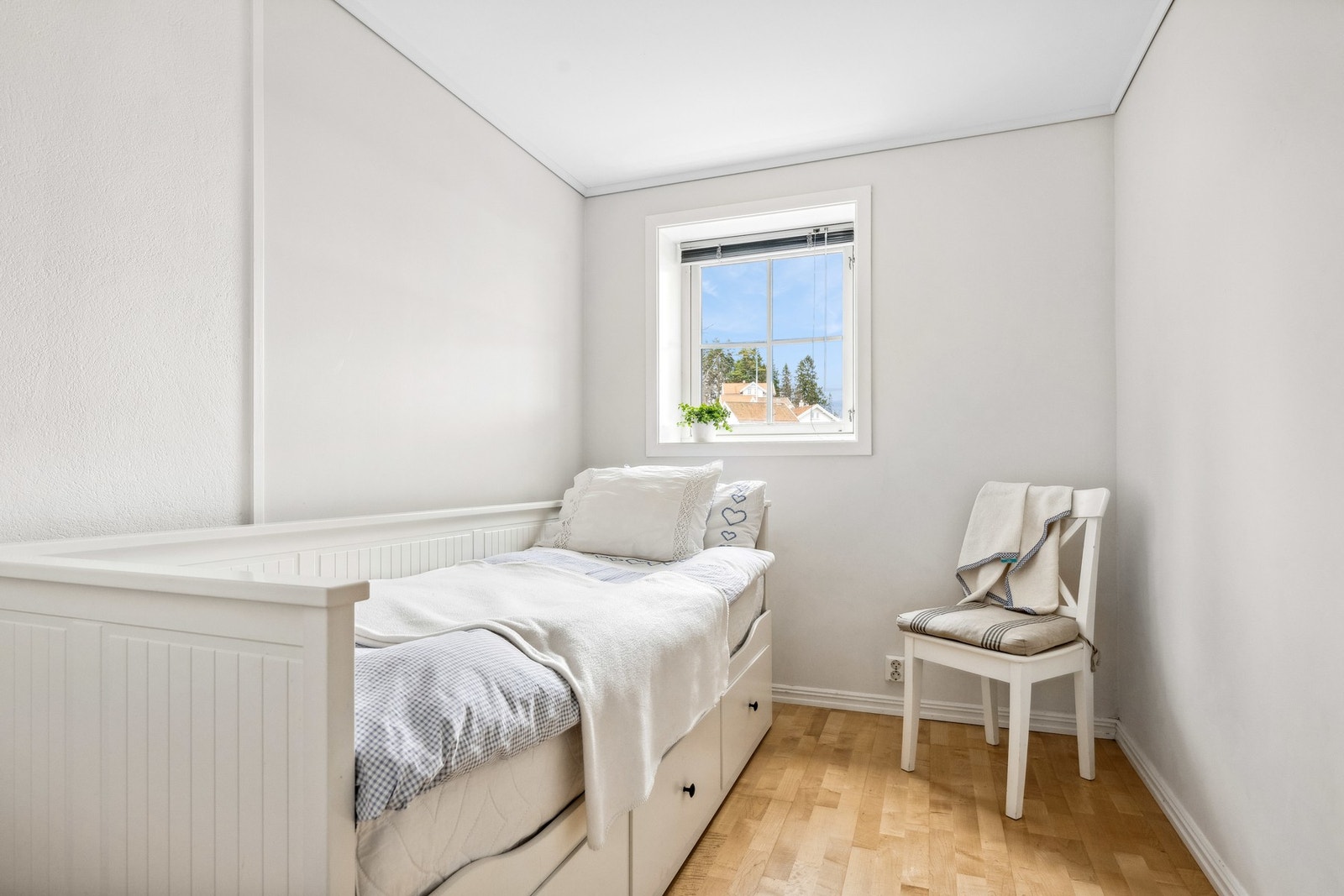 Arbeidsrom i underetasje er definert som soverom på plantegning, men er ikke godkjent som soverom. Galleribilde