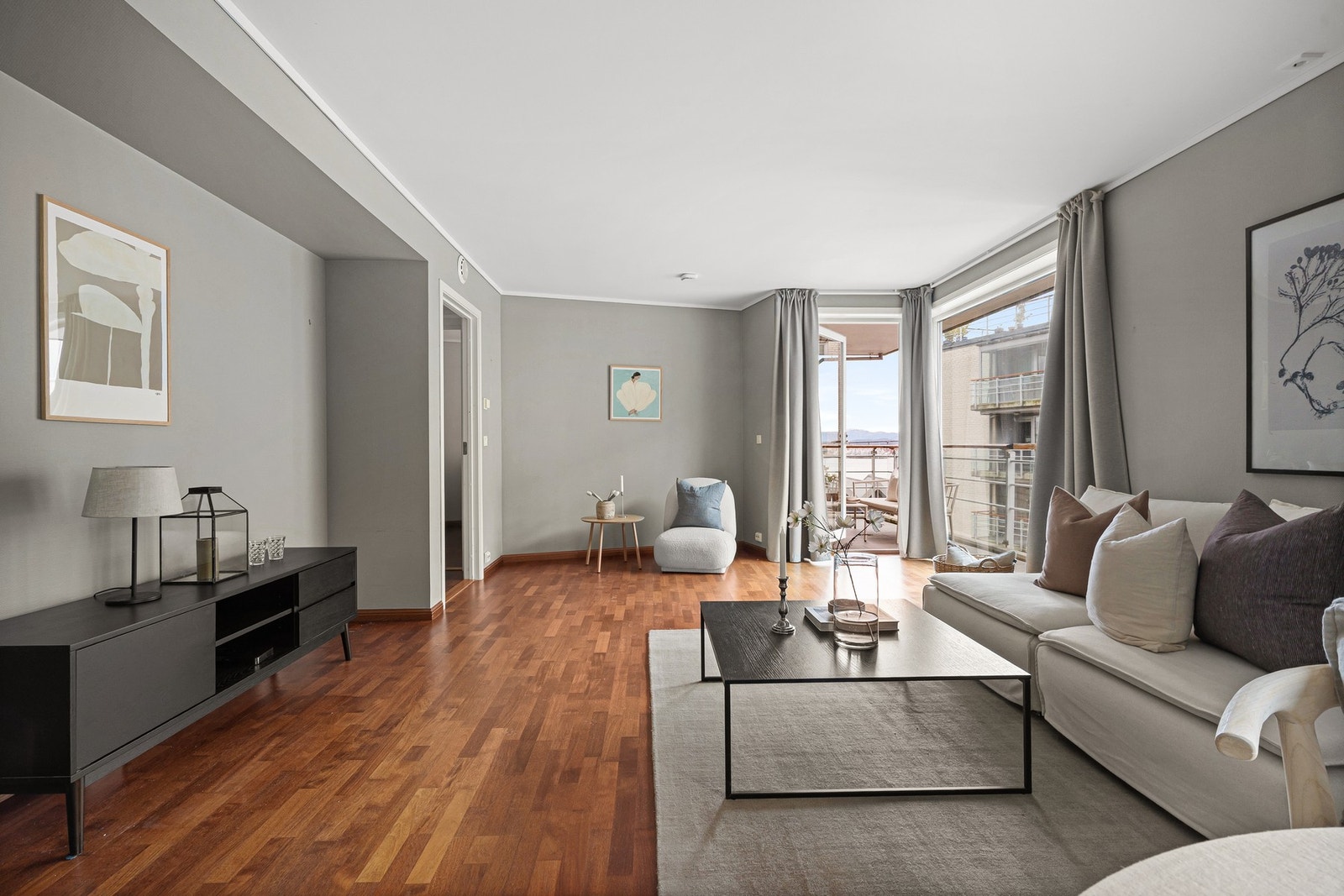 Øvre Strandgate 115 presenteres av EIE eiendomsmegling v/ Torbjørn Lie - Eiendomsmegler MNEF / Salgsleder / Partner. | Fotograf: Arve Gravdal. Galleribilde