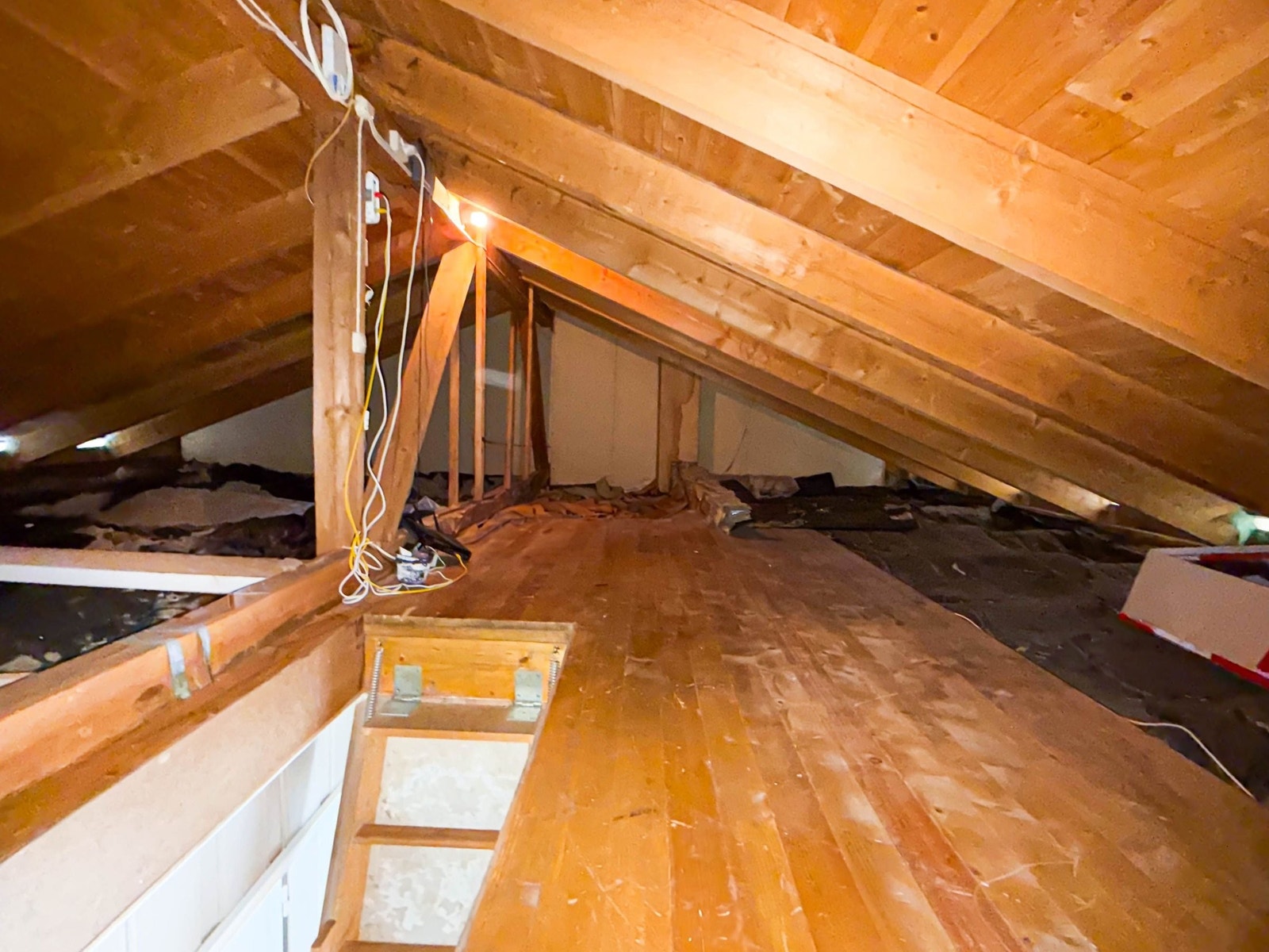 Godt med lagringsplass på loft Galleribilde