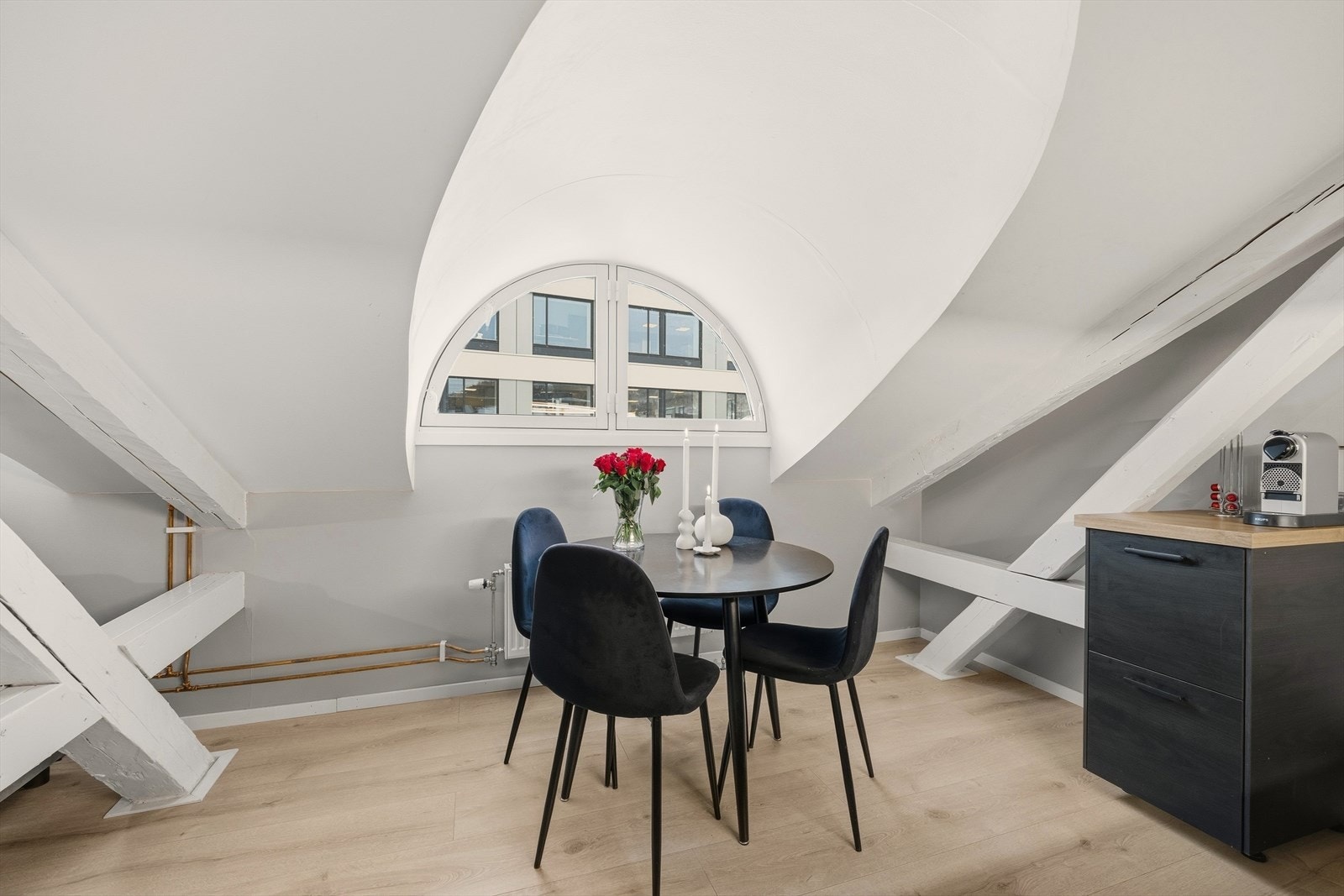 Naturlig plass for spisegruppe Galleribilde