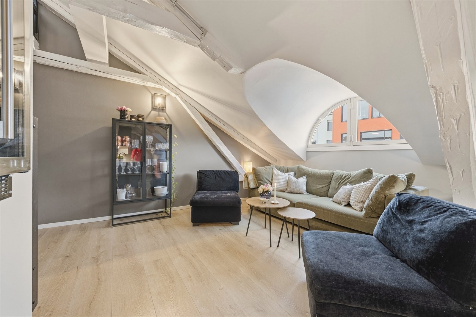 God plass for sofagruppe Galleribilde