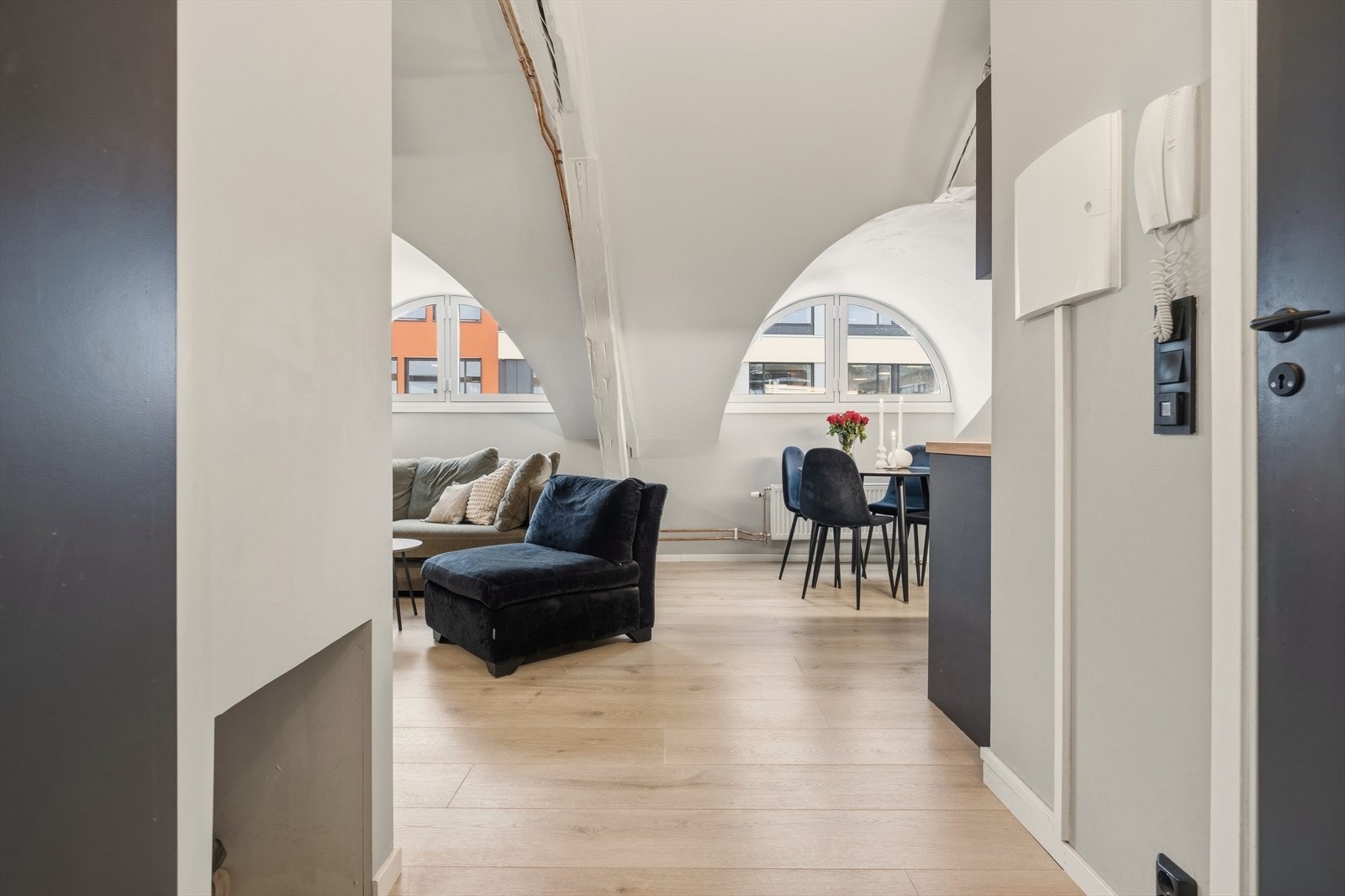 Videre adkomst til stue og kjøkken Galleribilde