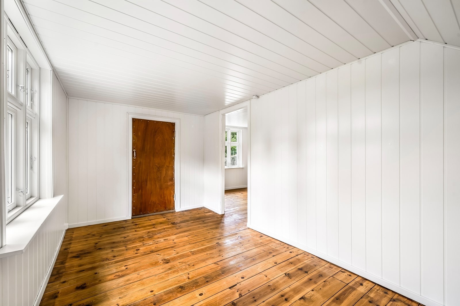 2. etasje med lyse overflater og sjarmerende gulv. Galleribilde