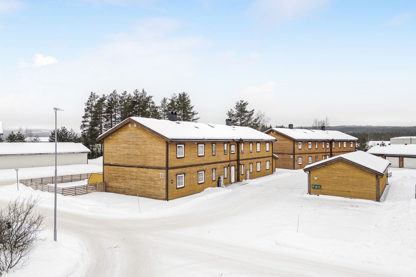 Fra leiligheten er det gangavstand til både barnehage, skole, dagligvare og andre forretninger. Galleribilde