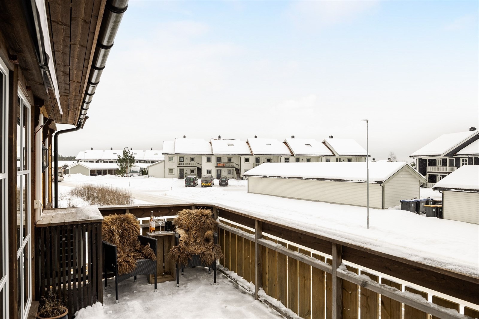 Fra stuen er det utgang til en solrik balkong på ca. 11 kvm. Galleribilde