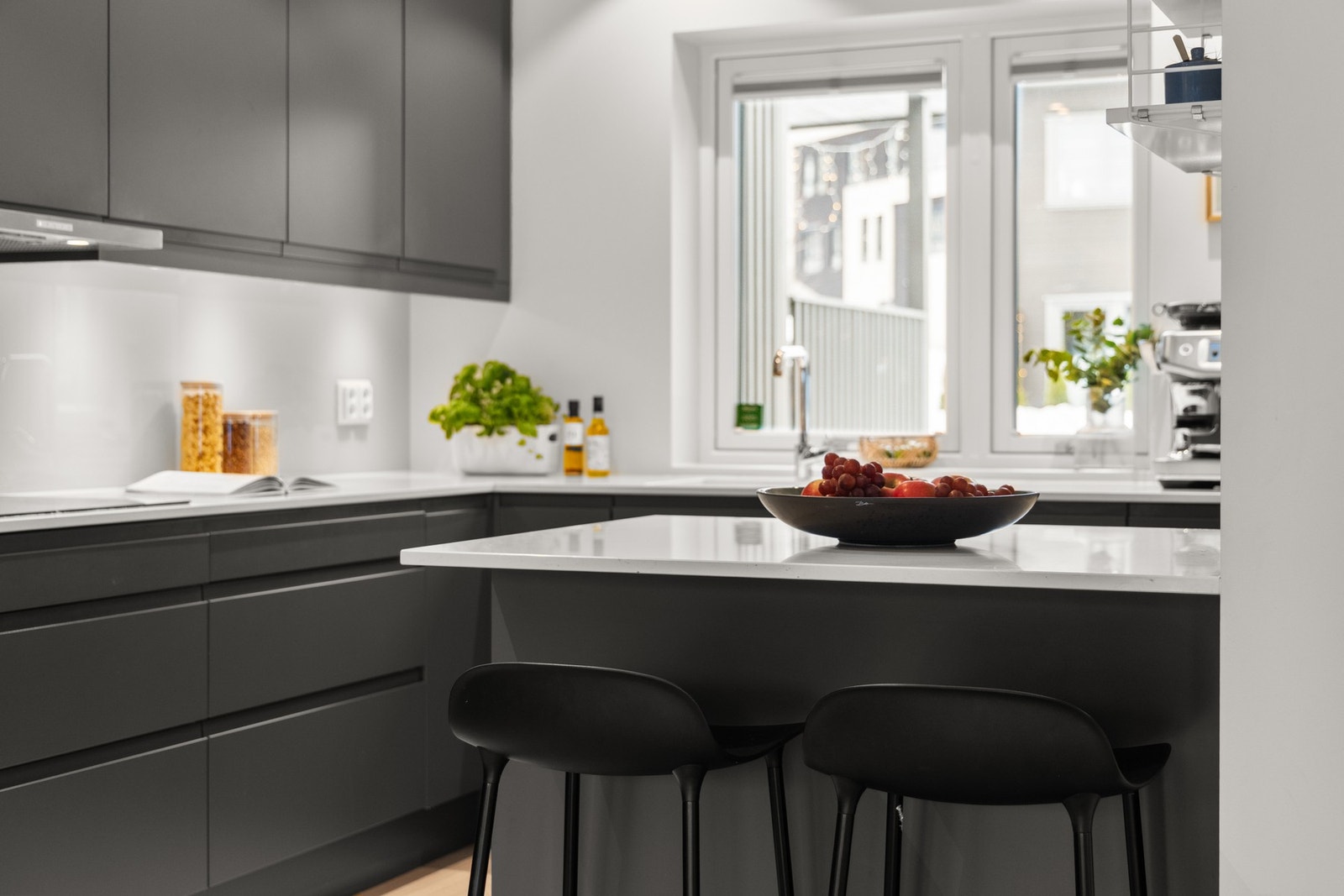 Benkeplate Ceasarstone, Frosty carrina benkeplate. Galleribilde