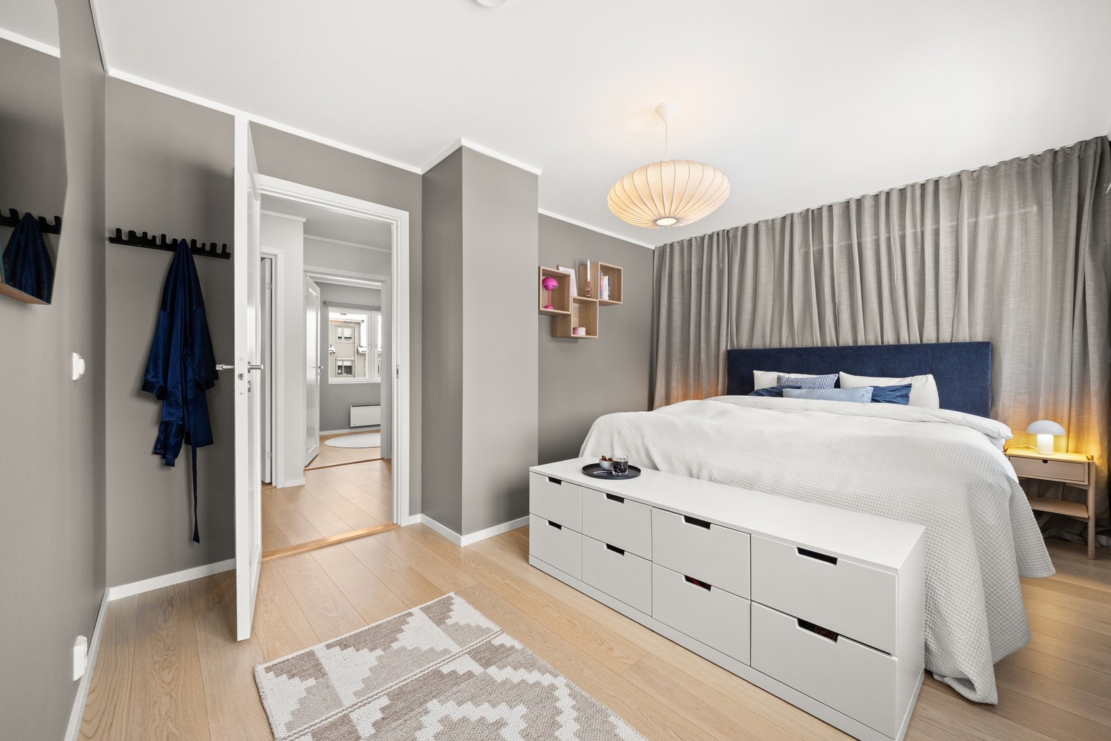 Boligen har totalt tre soverom, alle samlet i andre etasje. Galleribilde