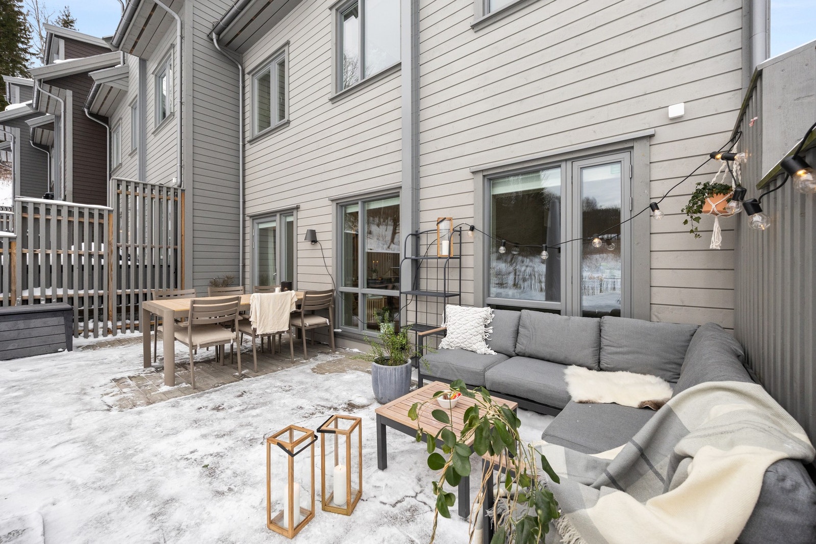 Uteområdene er pent opparbeidet og byr på svært gode solforhold. Galleribilde