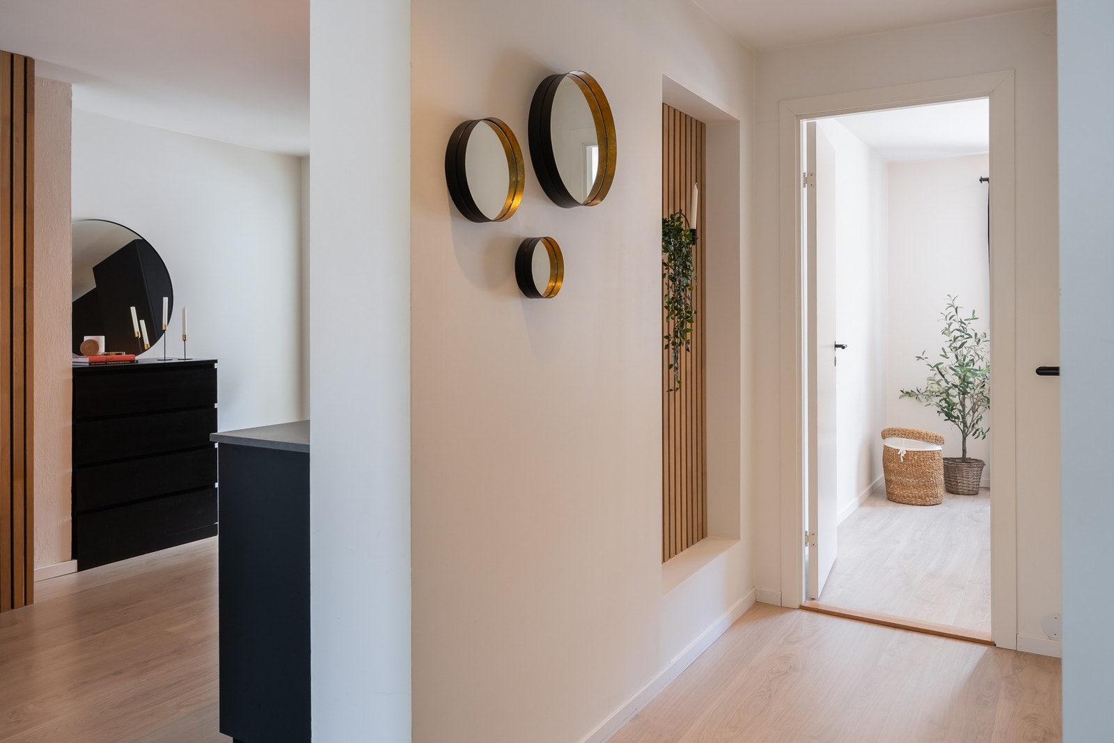 Nytt el-anlegg i nesten hele leiligheten fra 2021. Galleribilde