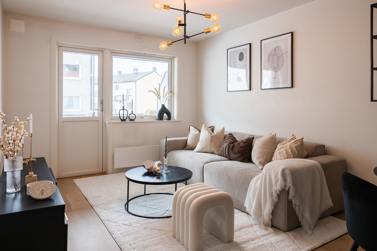 Åpen stue og kjøkkenløsning på 24,2m². Galleribilde