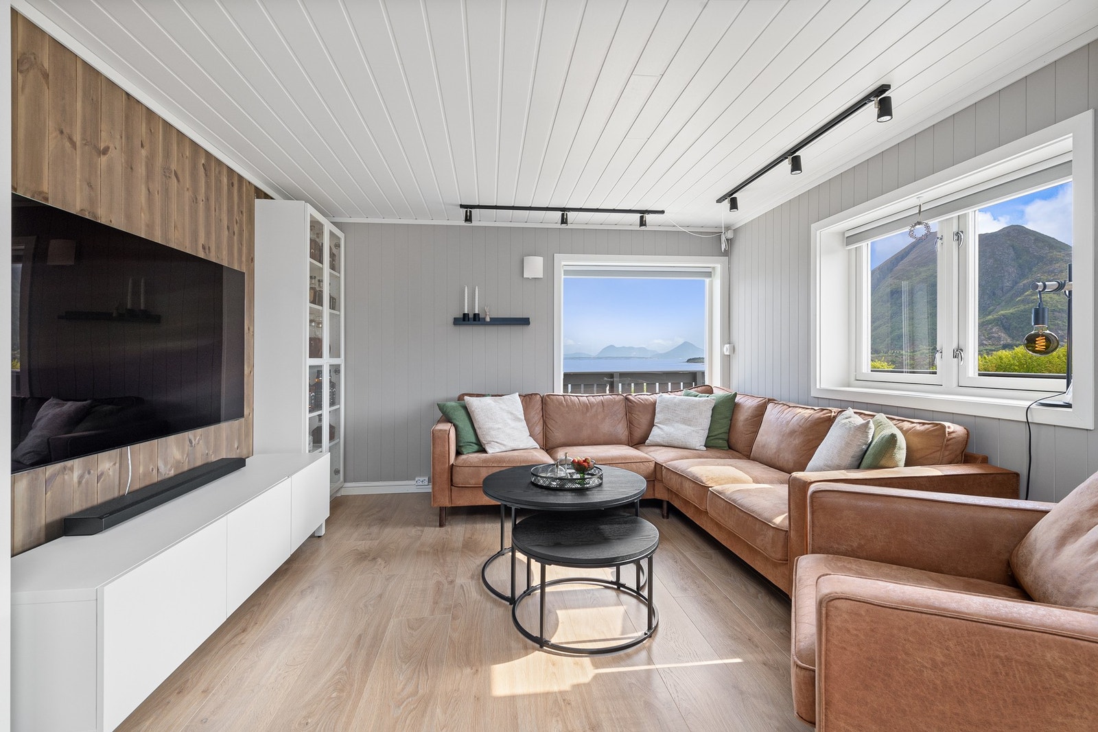 Koselig sofakrok med utsikt. Galleribilde