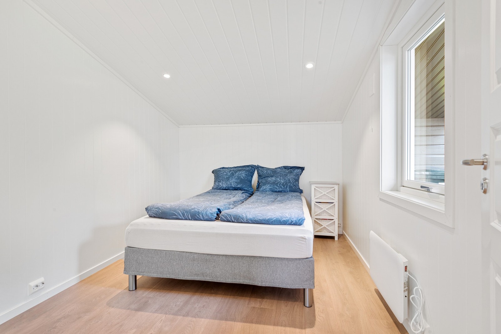 Rom ved entré brukt som soverom. Rommet er ikke omsøkt/bruksendret. Galleribilde