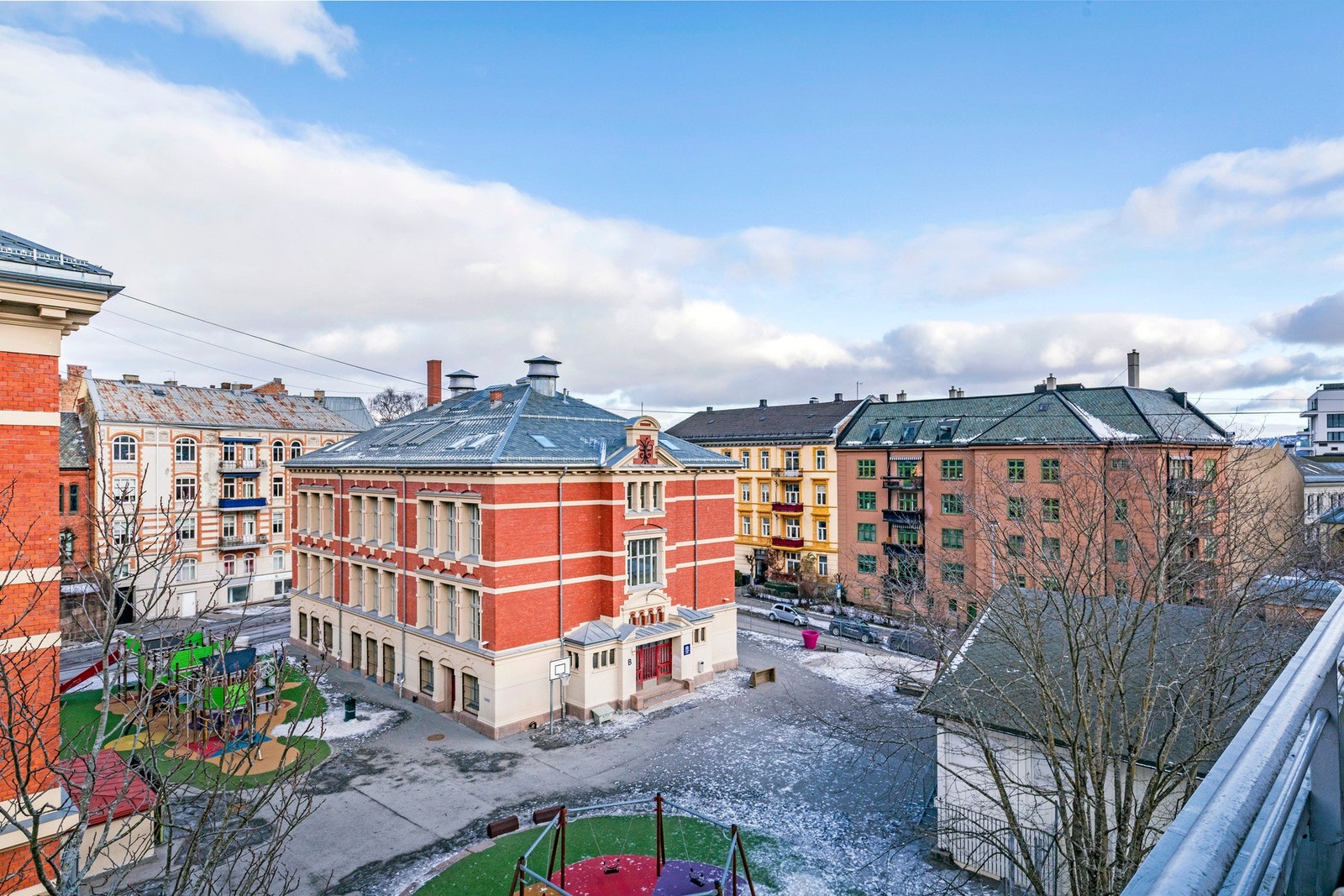 Utsyn mot Den Franske Skole. Galleribilde