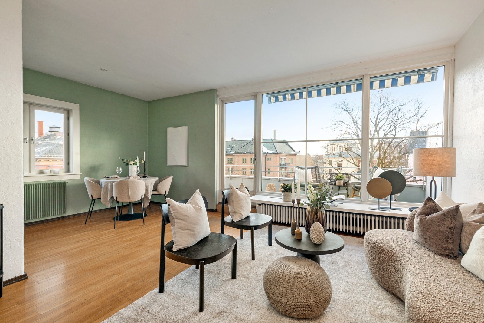 Stue kombinert spisestue. Galleribilde