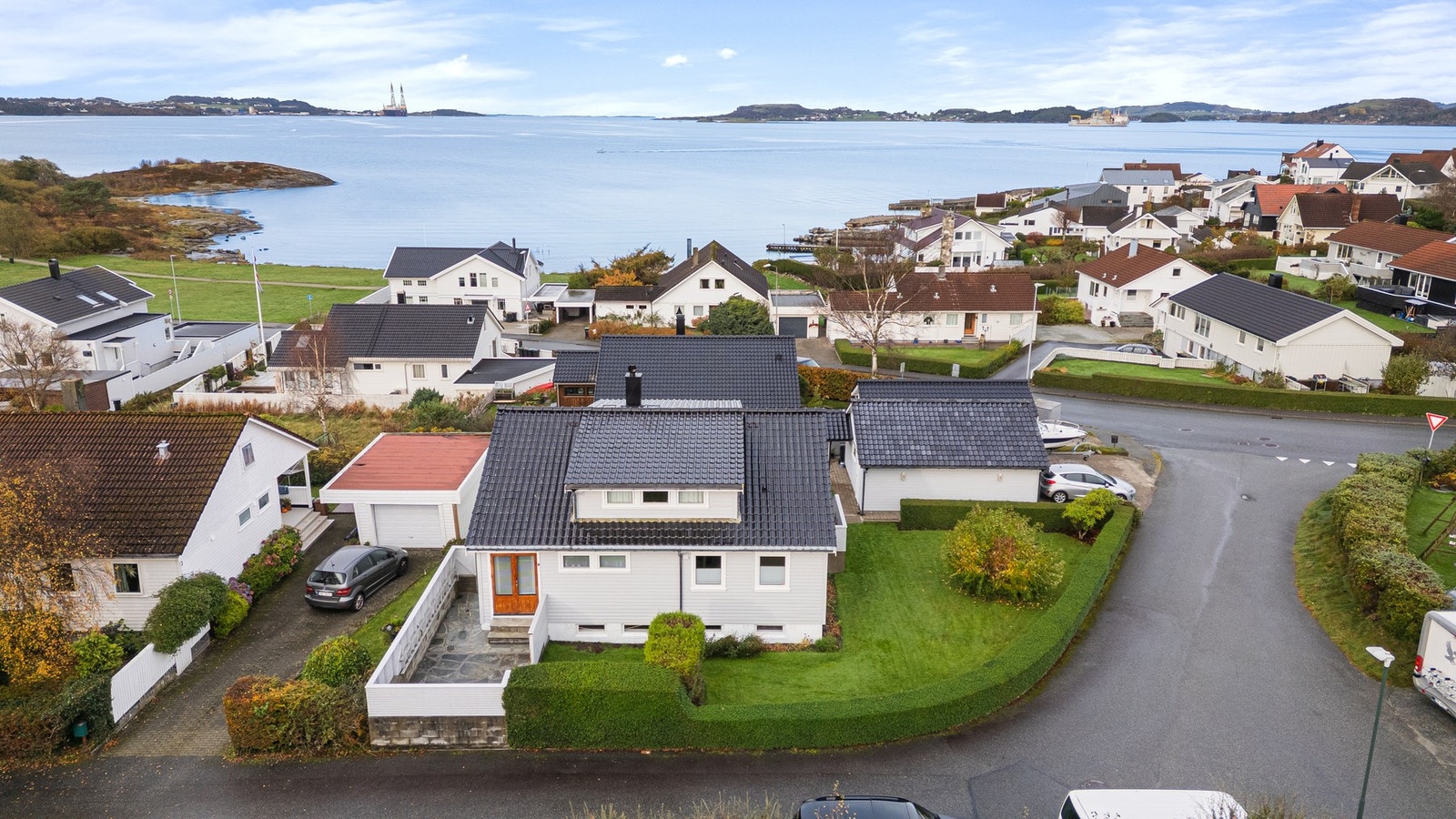 Velkommen til Rødspetteveien 1. Flott beliggenhet i etablert og attraktivt boligområde. Foto: Arve Gravdal Galleribilde