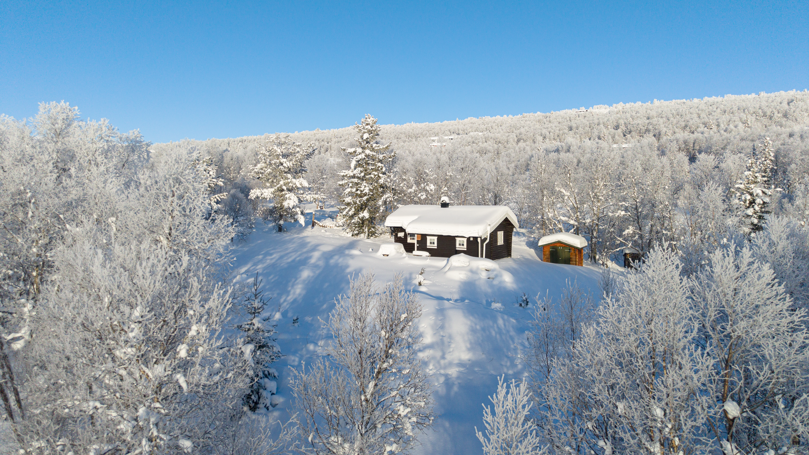 Praktisk utvendig bod/ vedskjul på 6 kvm. Galleribilde