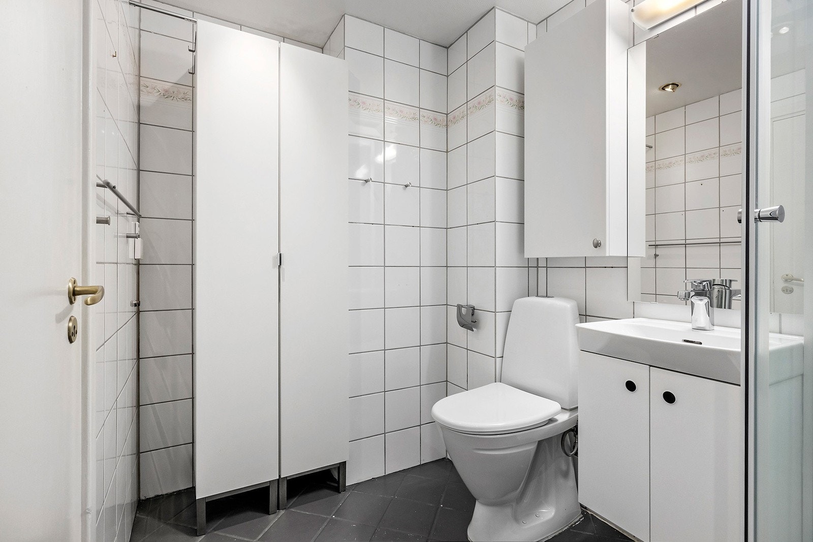 Flislagt bad med varmekabler i gulv. Galleribilde