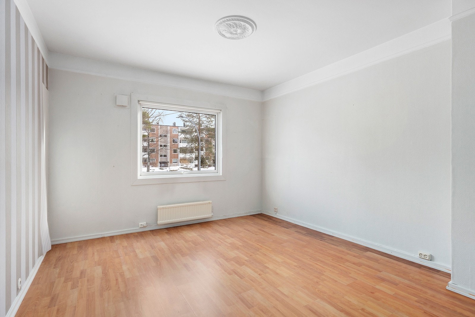 Opprinelig soverom som idag blir brukt til spisestuedel. Galleribilde