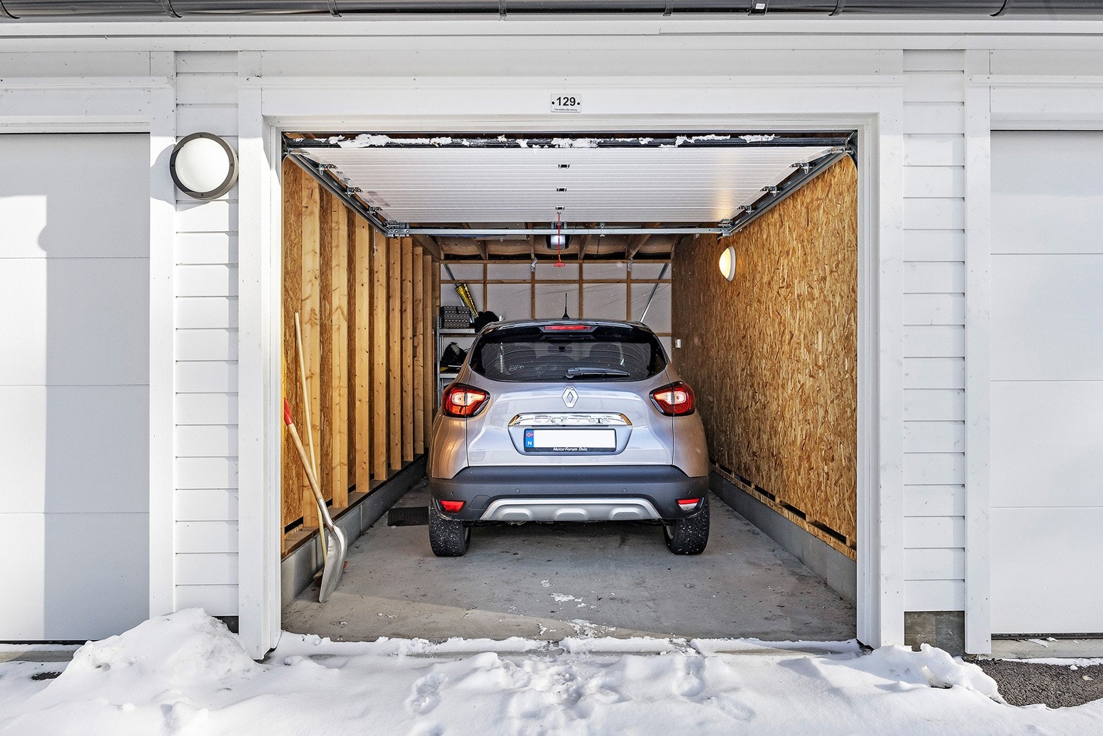 Garasje som det er mulighet for å kjøpe ti 120 000kr. Galleribilde