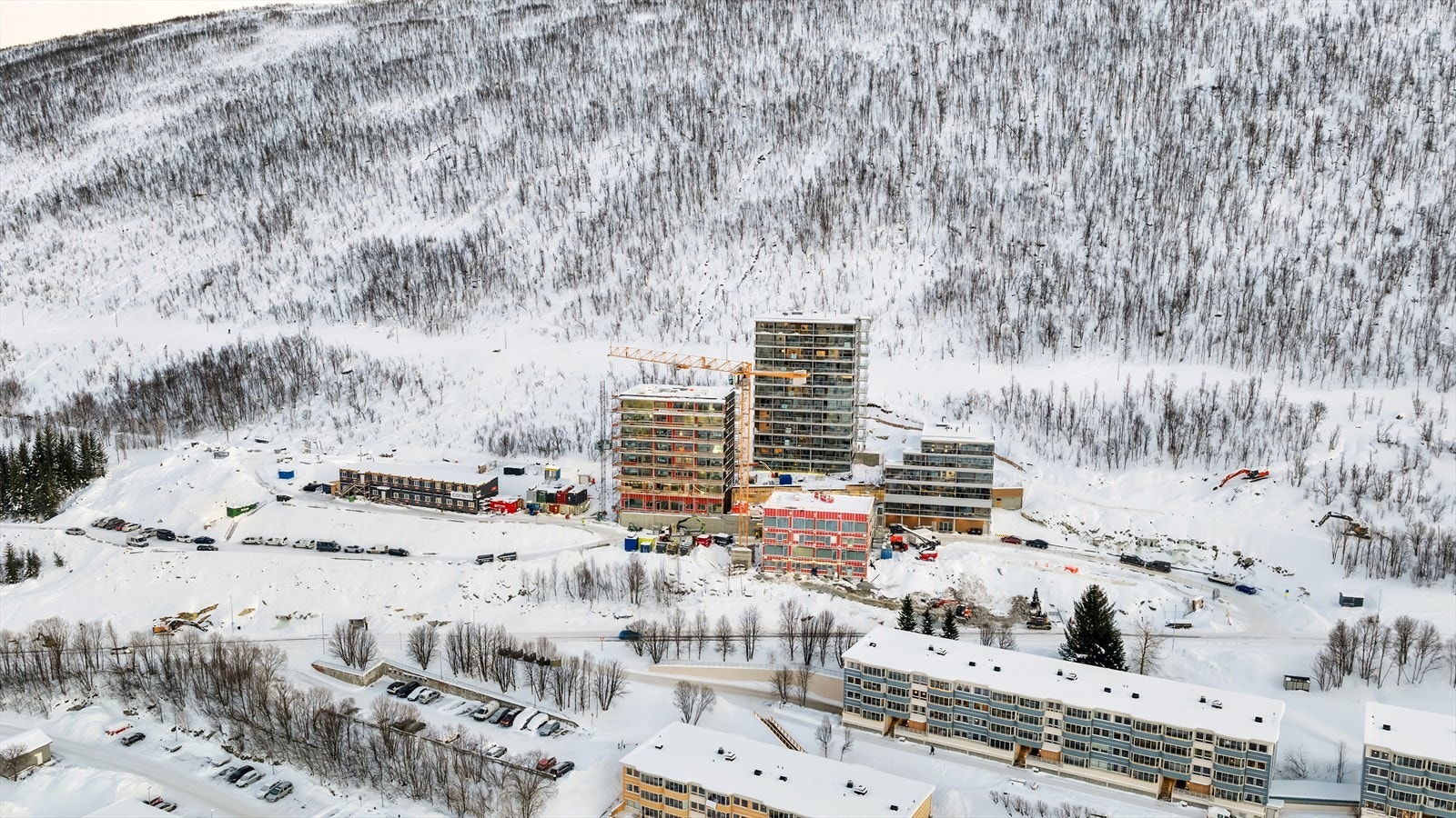 Moderne leilighetskompleks i naturskjønne omgivelser med umiddelbar nærhet til tur- og rekreasjonsområder. Perfekt for deg som elsker naturen! Galleribilde
