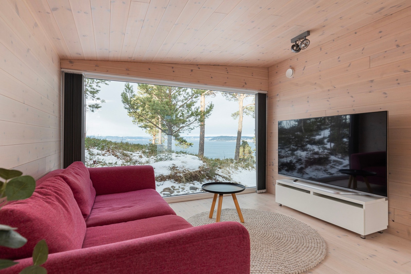 Annekset er fullisolert, og slik sett har man også enda flere bruksmuligheter med bygget. Det nevens også at annekset er byggemeldt og byggegodkjent. Galleribilde