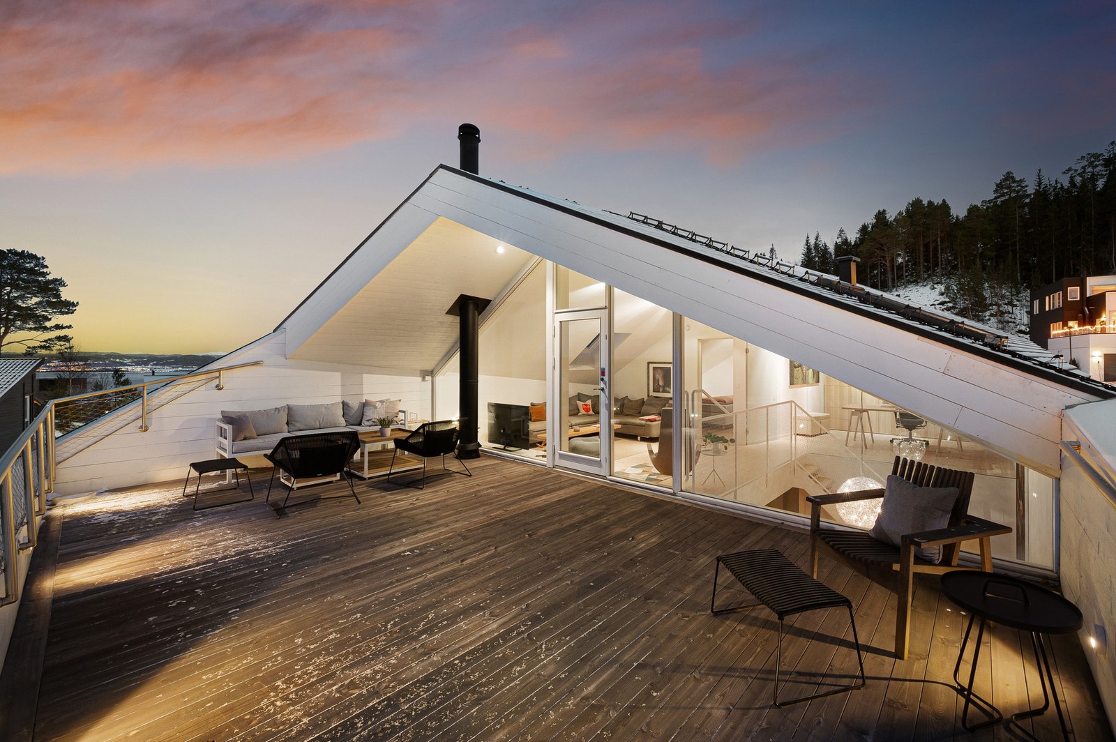 Takterrassen er heller ikke å forakte. Med sine 36 m², lang solgang, utsikt og følelse av privatliv kan man her virkelig nyte sommerdagene. Galleribilde