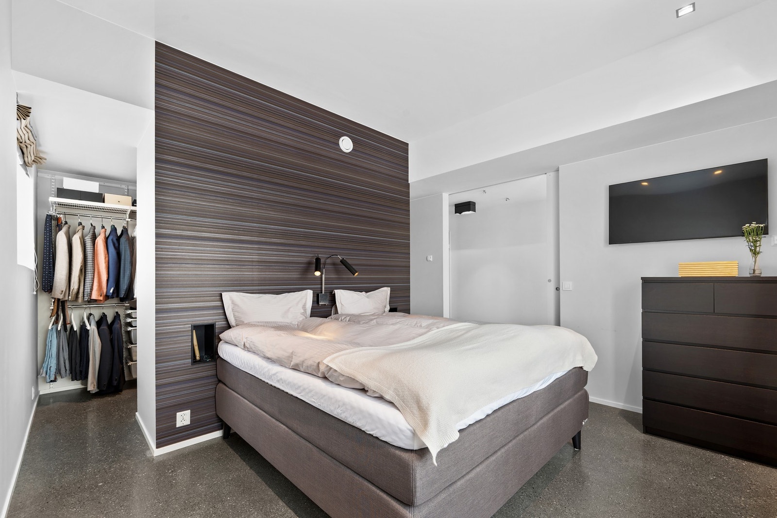 Hovedsoverommet er av en god størrelse og måler hele 21,7m² - medregnet walk-in. Galleribilde