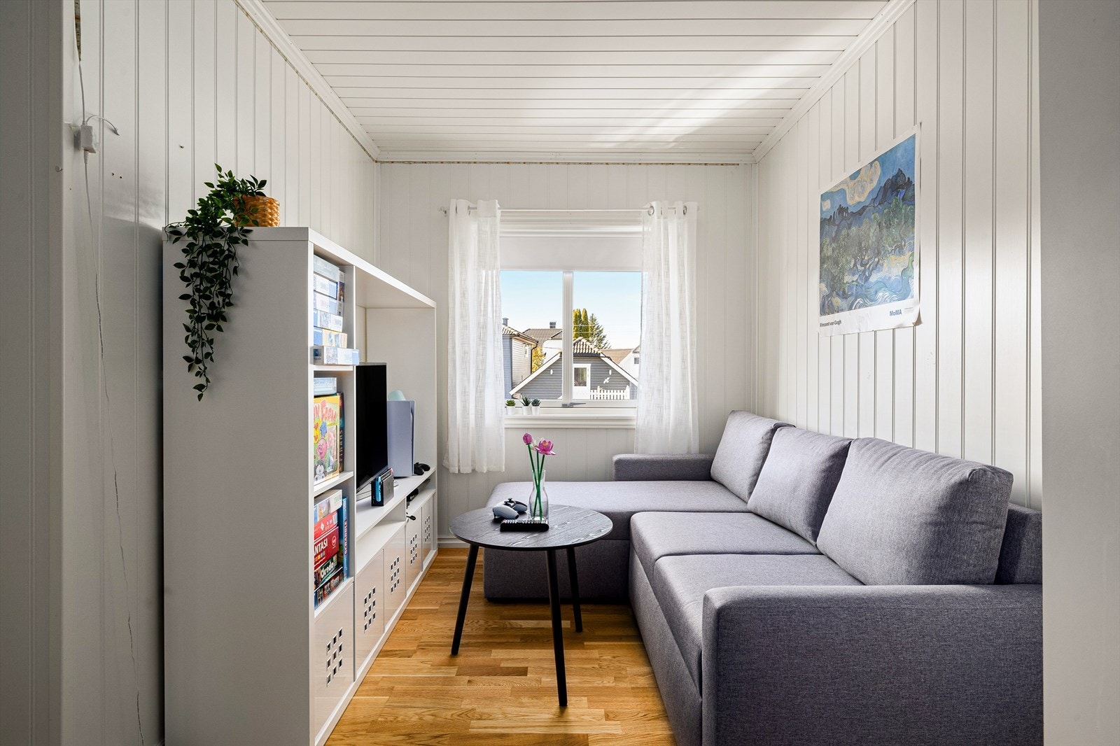 Med 5 soverom byr denne boligen på rikelig med plass til hele familien, hjemmekontor eller gjesterom. Galleribilde