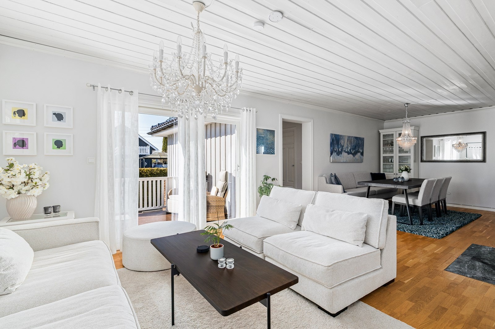 Store vindusflater sørger for mye lys, Galleribilde