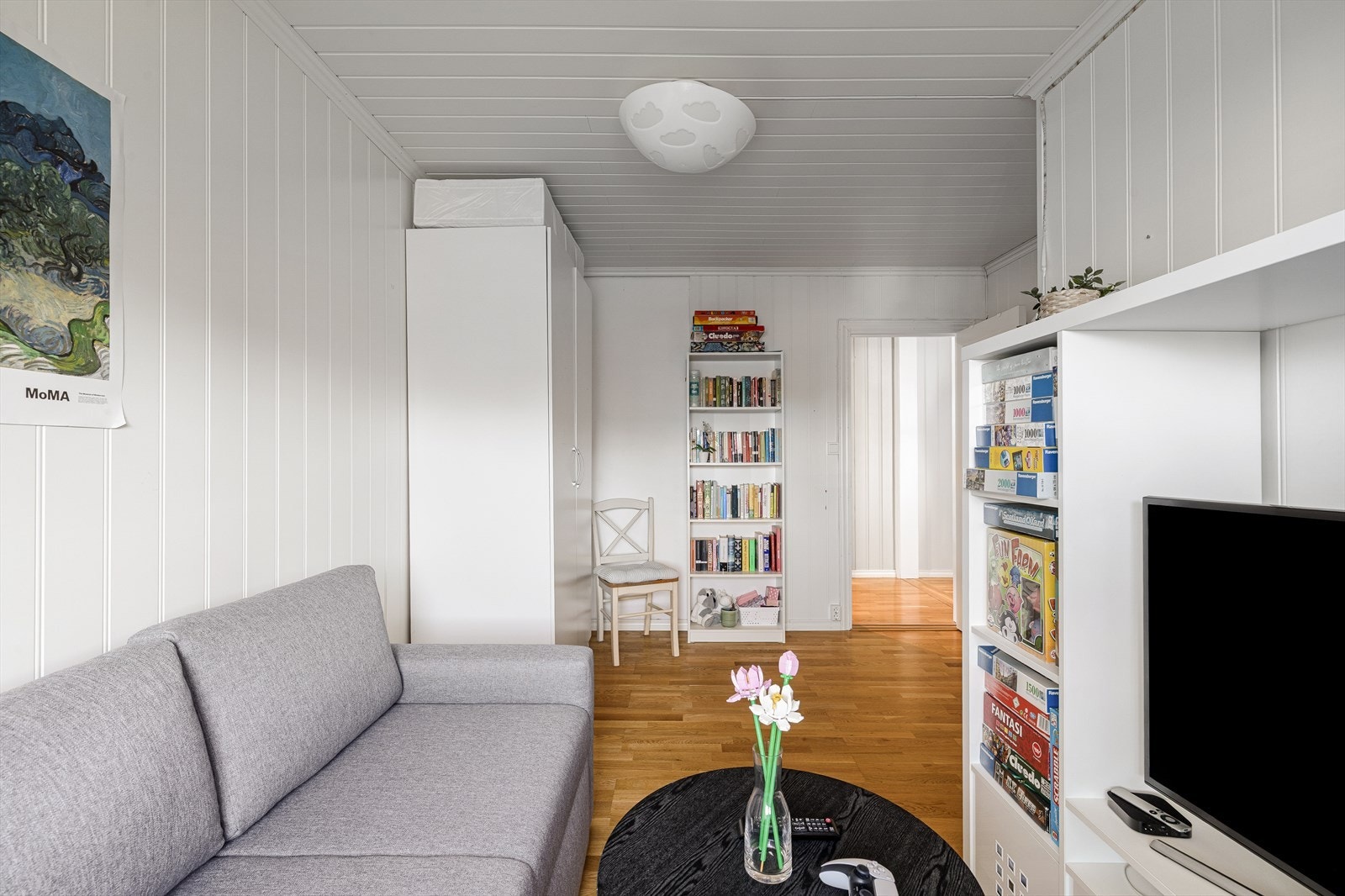 Med 5 soverom byr denne boligen på rikelig med plass til hele familien, hjemmekontor eller gjesterom. Galleribilde