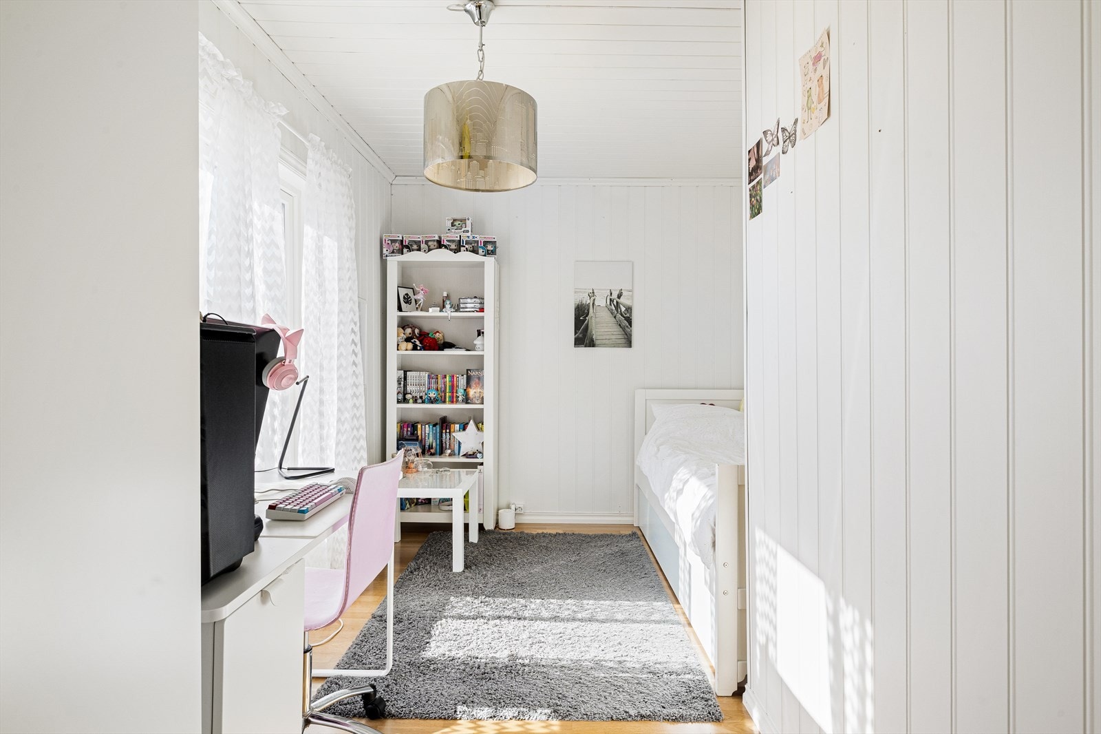 Med 5 soverom byr denne boligen på rikelig med plass til hele familien, hjemmekontor eller gjesterom. Galleribilde