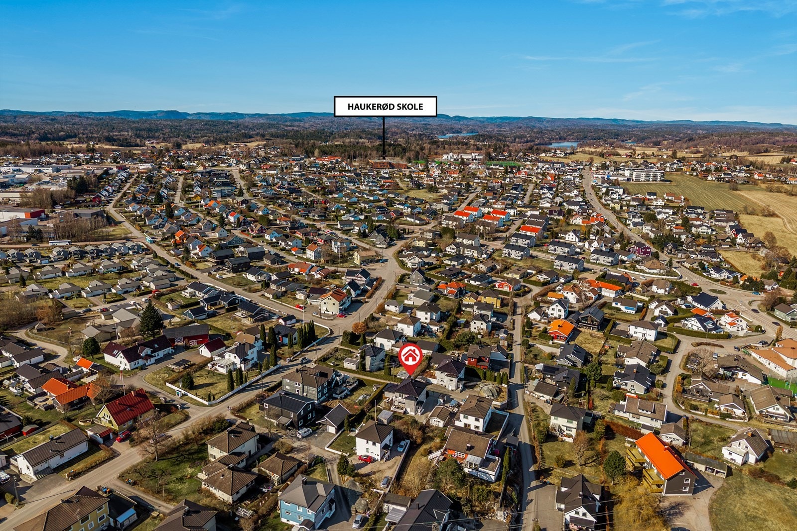 Solrikt beliggende med kort gangavstand til skoler. Galleribilde