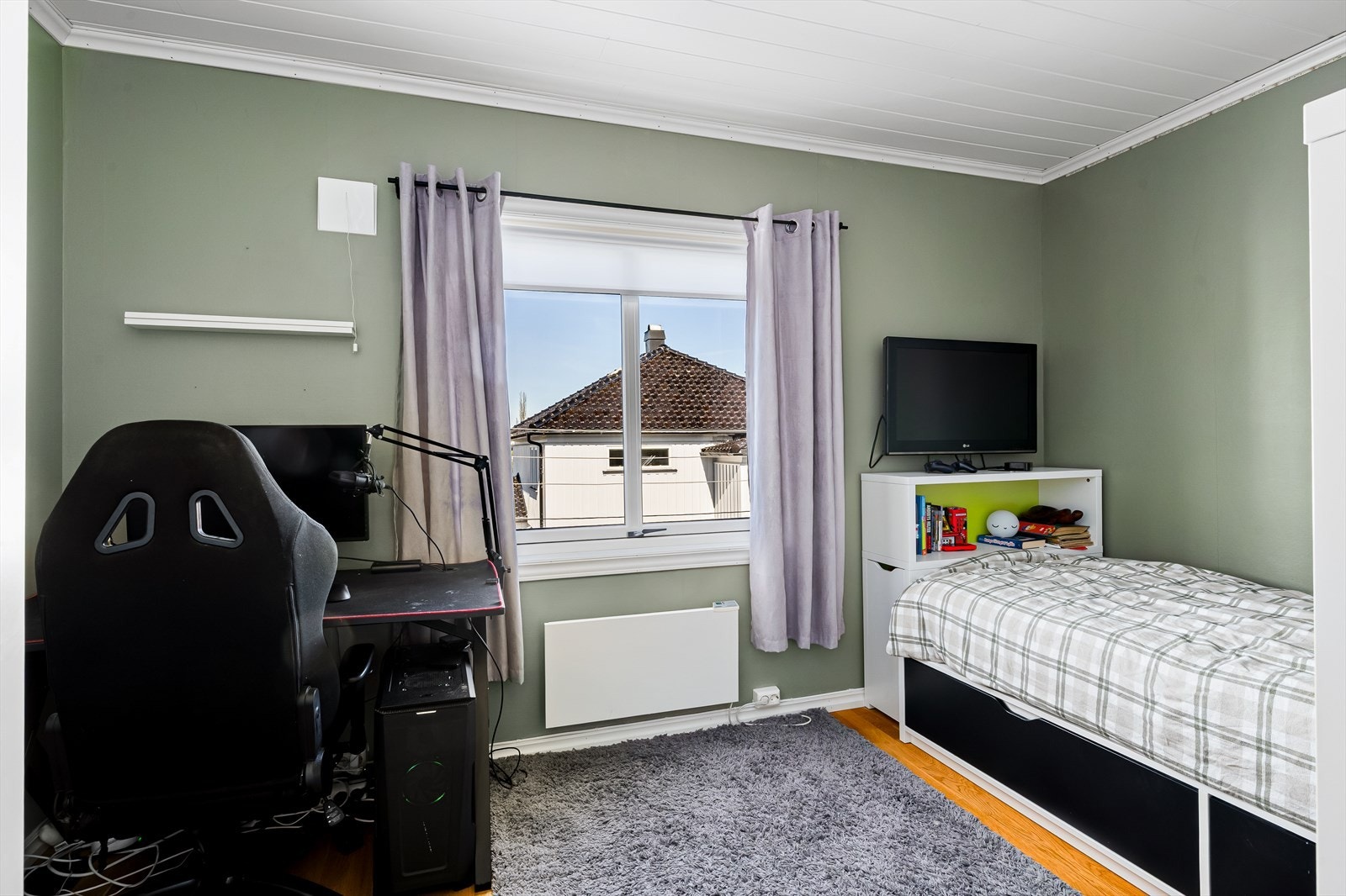 Med 5 soverom byr denne boligen på rikelig med plass til hele familien, hjemmekontor eller gjesterom. Galleribilde