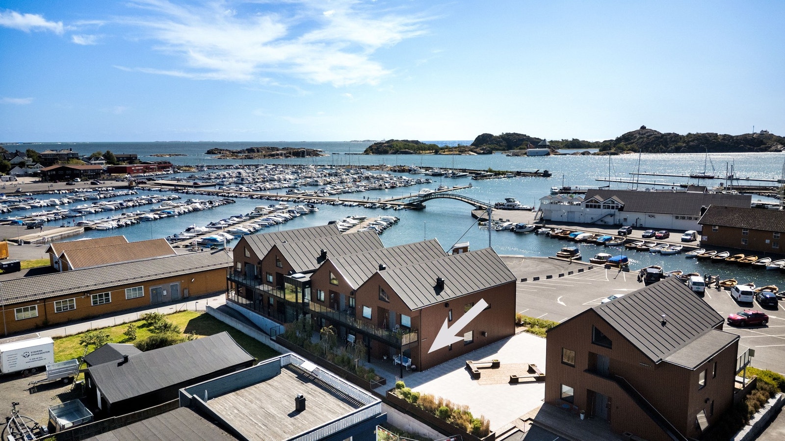 Velkommen til Kronprinsens gate 32 A - en delikat leilighet med høy standard sentralt i Stavern med utsikt til båthavna. Galleribilde