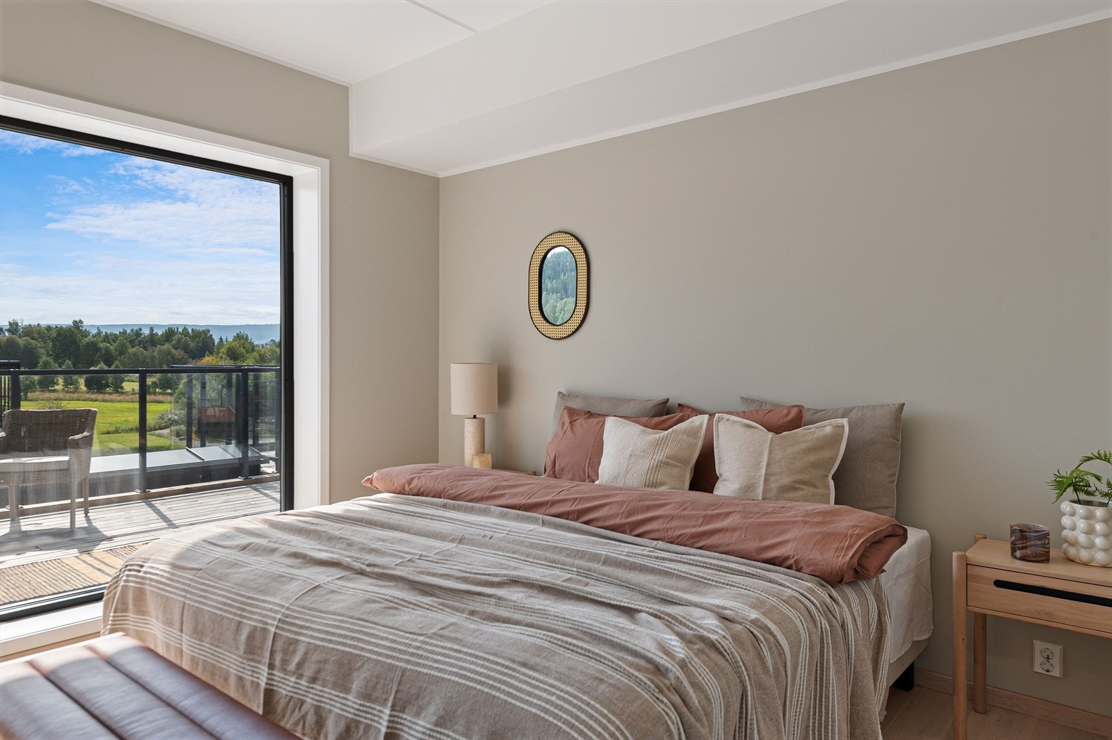 Eget bad og walk in garderobe i tilknytning til hovedsoverom. Galleribilde