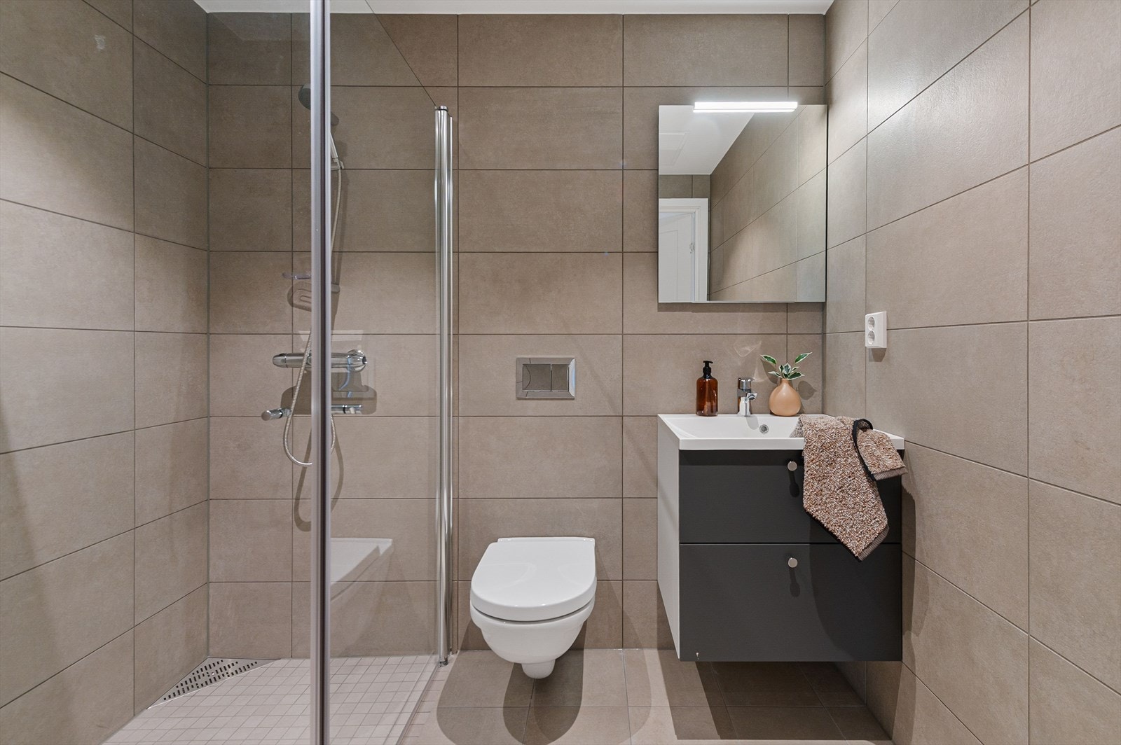 Bad med adkomst fra gang. Galleribilde