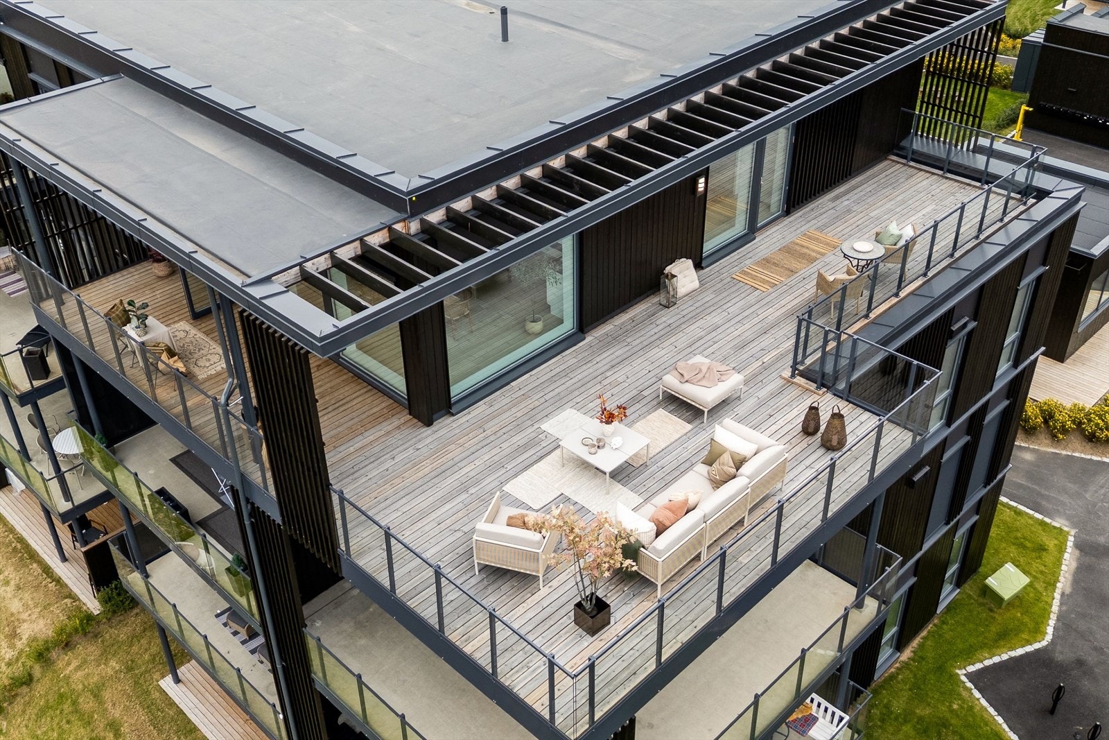 Leiligheten ligger toppleilighet lengst sør i bygget. Galleribilde