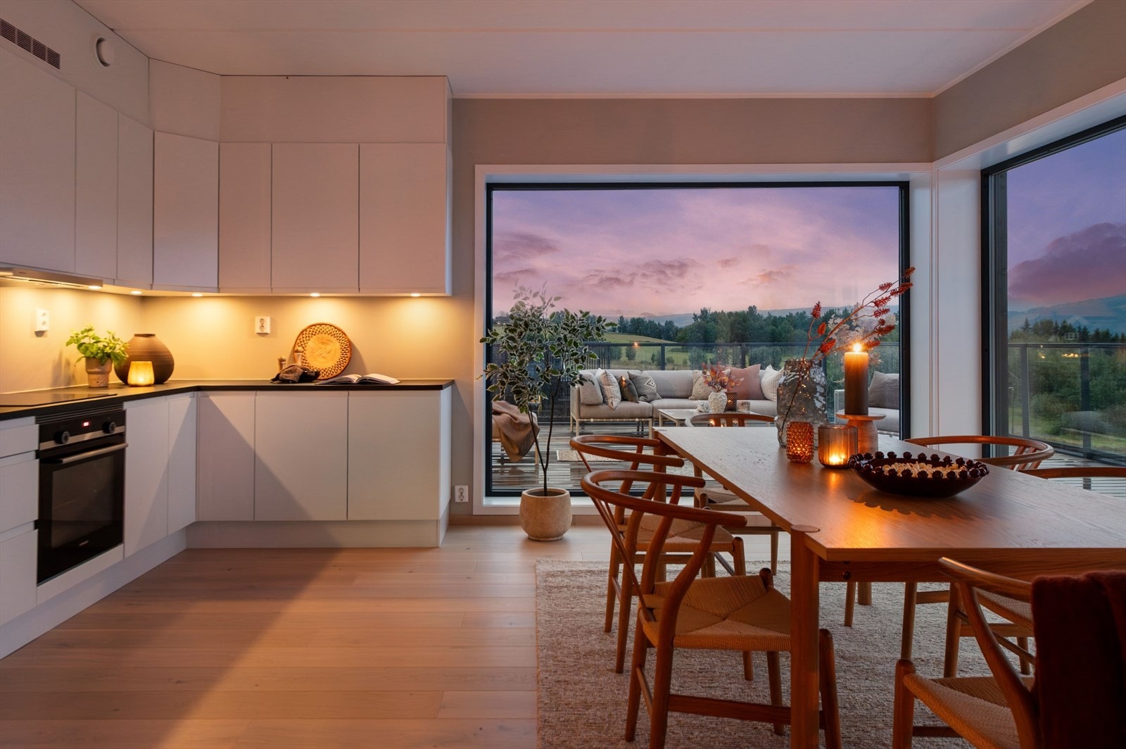 Her kan du nyte gode måltider og flott utsikt. Galleribilde