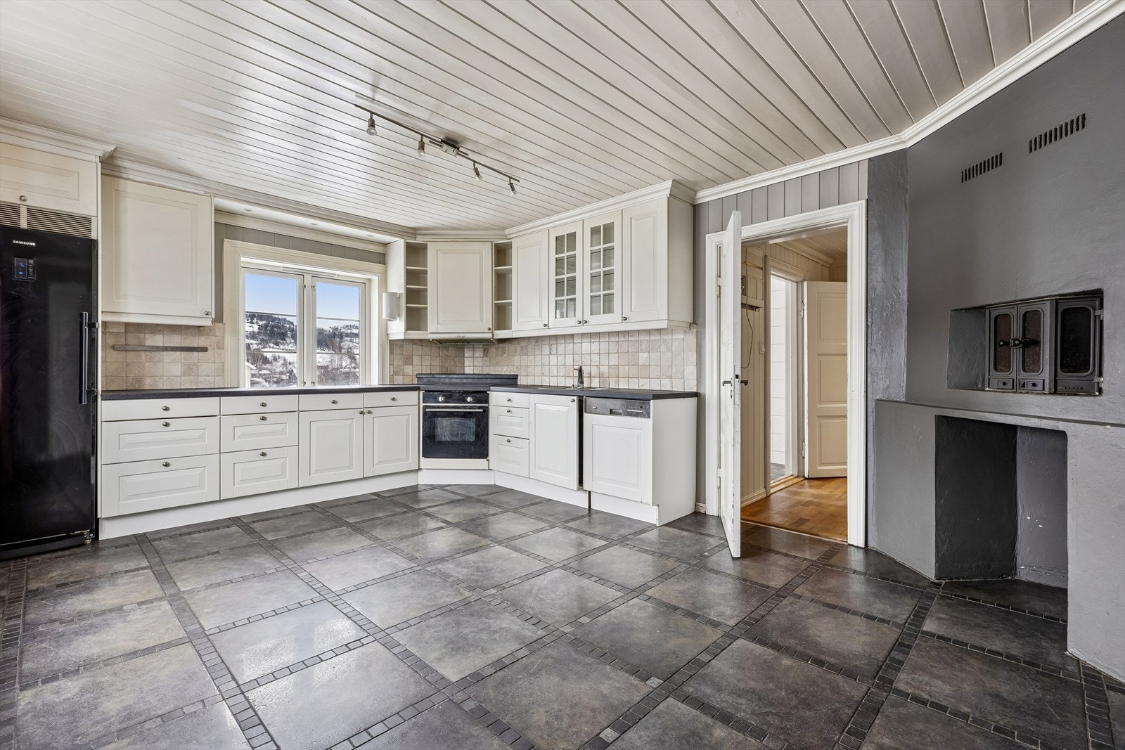 Kjøkken i hovedetasjen Galleribilde