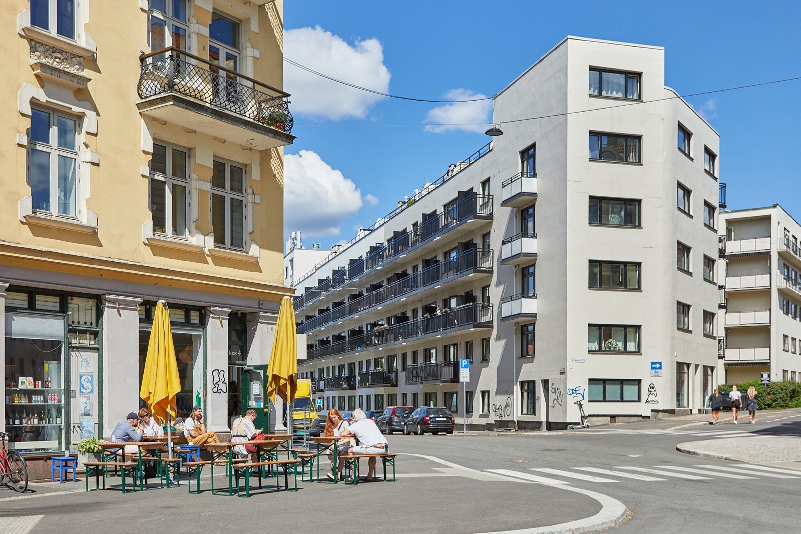 Her bor man sentralt med alt av parker, kafeer, restauranter, matbutikk, treningssenter og kollektivmuligheter like rundt hjørnet. Galleribilde