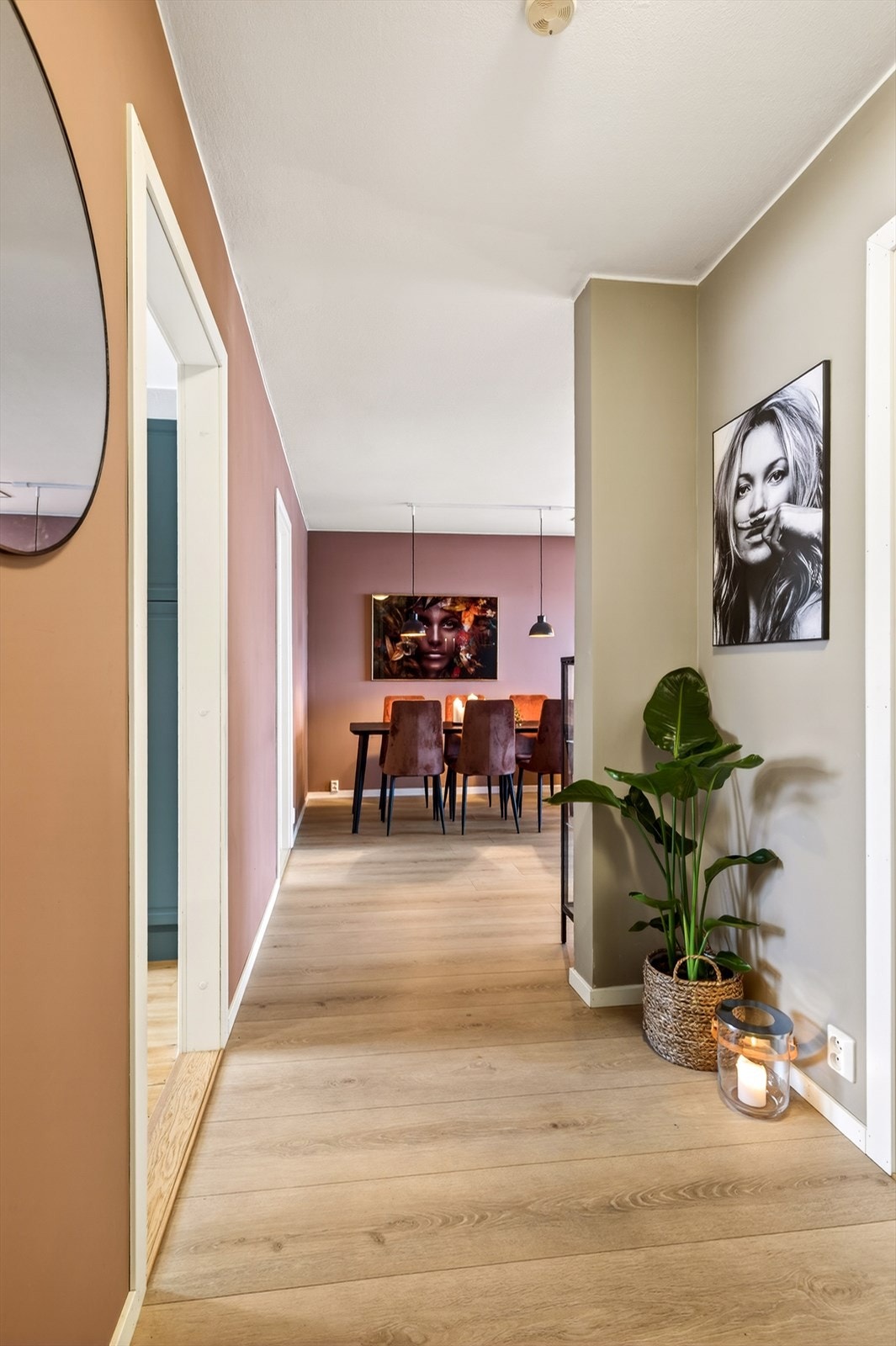 Eiendommen har en meget attraktiv, rolig og barnevennlig beliggenhet på Rundtom i Drammen. Galleribilde