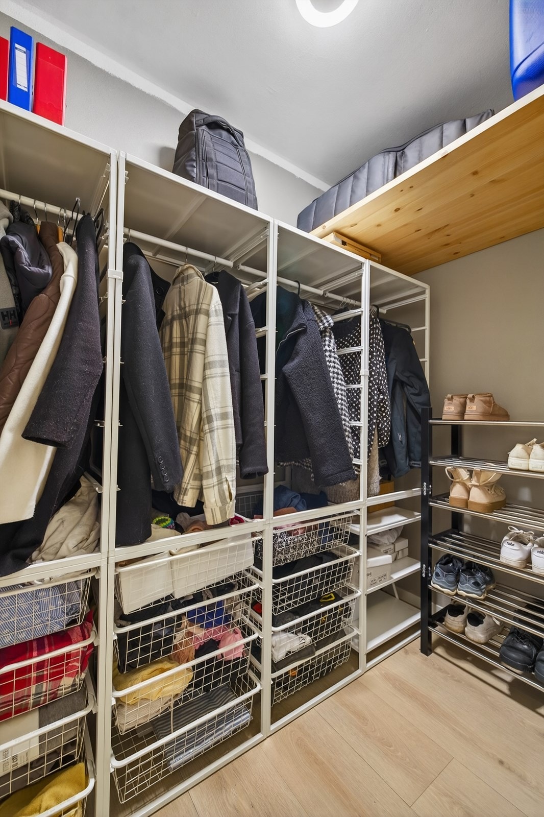 Innvendig bod. I tillegg har leiligheten 2 boder i kjeller, med bra lagringsmuligheter Galleribilde