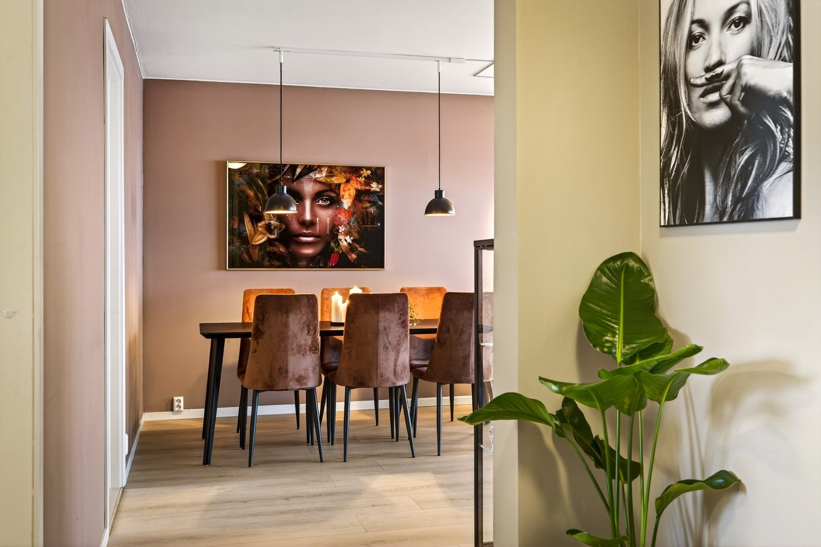 Velholdt og hyggelig 3-roms leilighet i i 2.etasje med innglasset balkong. Galleribilde