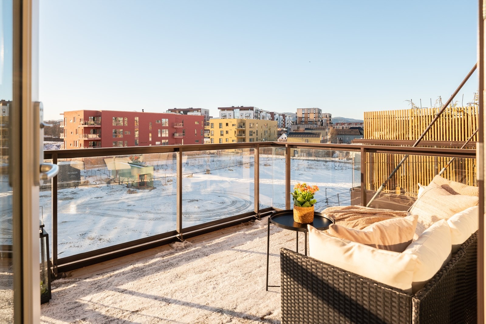 Velkommen til Leksvikgata 9! En strøken og solrik 2-roms selveier med attraktiv beliggenhet på Lilleby! Foto: Eivind Mølnå Galleribilde