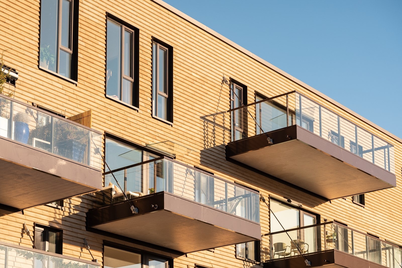 Nærmeste dagligvarehandel er Coop Extra, Kiwi og Bunnpris. Galleribilde